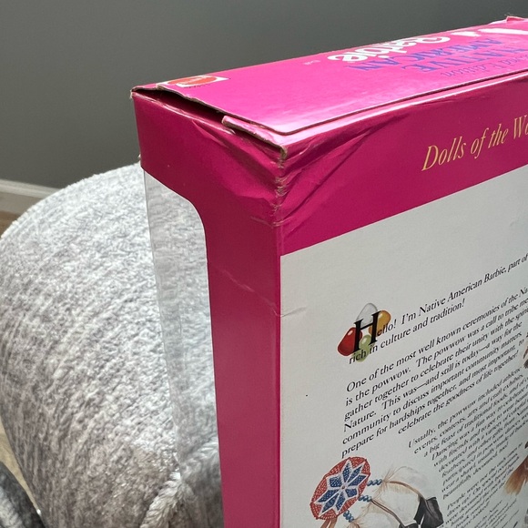 *New In Box* Vintage 1993 Special Edition, Second Edition Native American Barbie - Picture 8 of 12